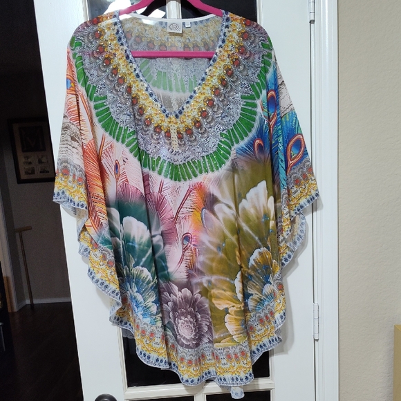 Circle R Tops - Colorful V-Neck Women's Top, One Size